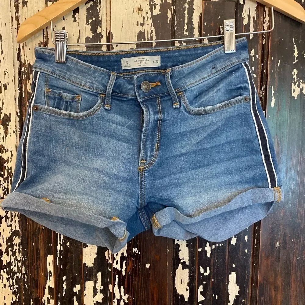 EUC Abercrombie &Fit h shorts. Size 0/25W.